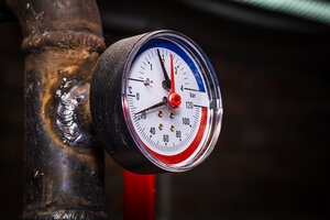 Pipelines with pressure gauge water